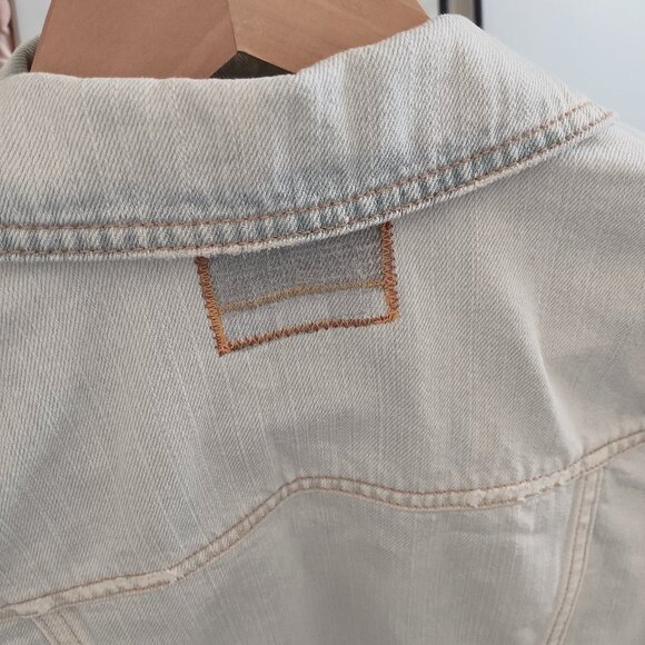 Light Wash Denim Jean Jacket AE American Eagle Outfitters 100% Cotton Size Small - Picture 5 of 5